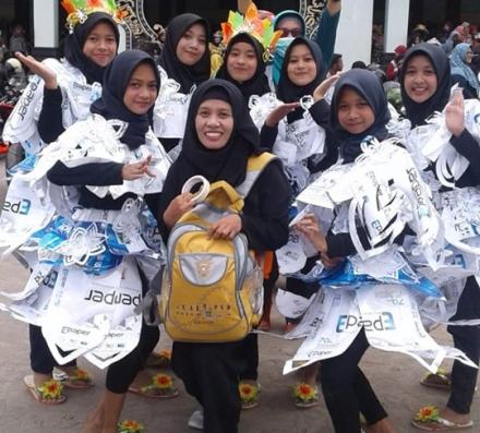 Siswa Murtigading Ikuti Recycle Fashion Carnival 2019